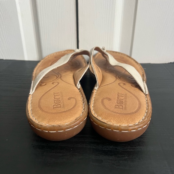 BORN Flat Thong Sandals Off White Leather - Picture 3 of 9